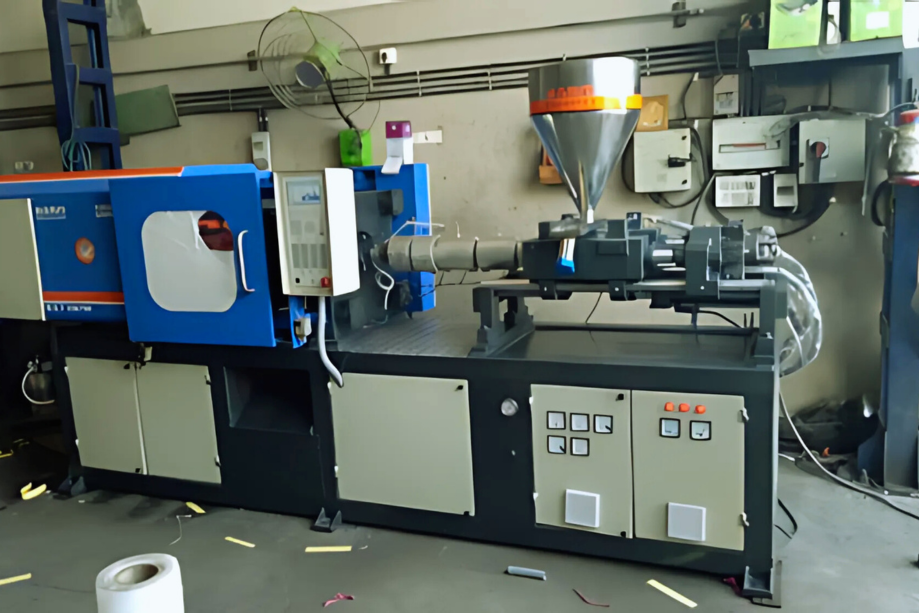 Plastic Injection Molding Machine